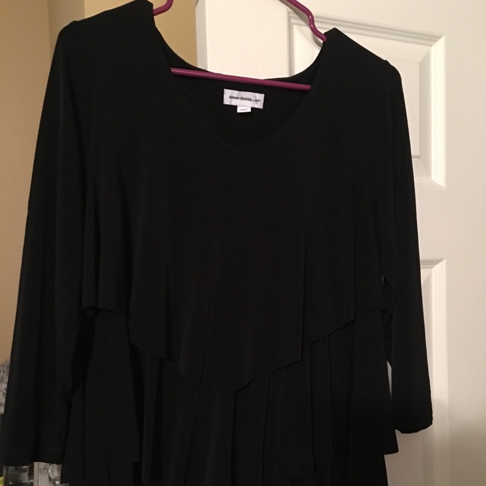 Susan Graver tiered slinky Top Black size Small